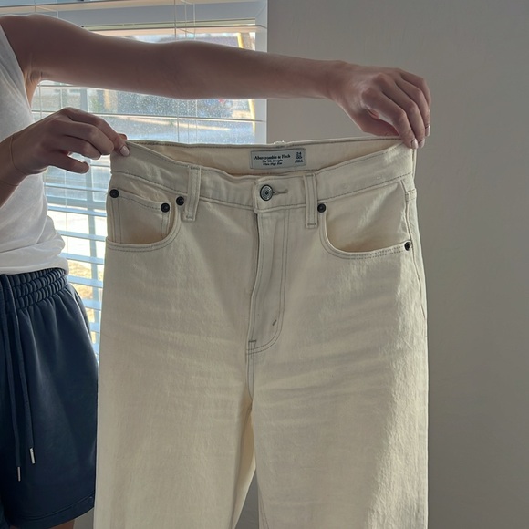 Abercrombie Ultra High Rise 90s Straight Jean in Stone - Picture 7 of 12